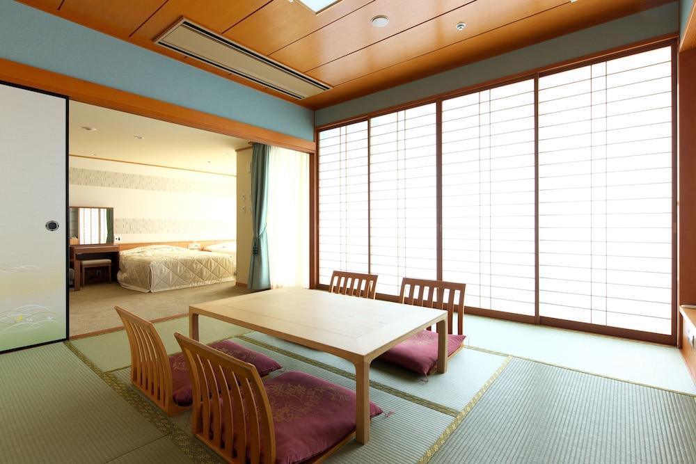 Hotel Seapalace Resort Тоёхаси Экстерьер фото